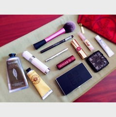 你的随身美妆天地 日常化妆包必备产品全攻略